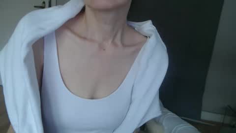 Snapshot of deessedivine chatting on October 13, 3:14 pm KamiDevi online show from October 13, 3:14 pm