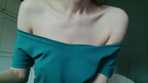 Snapshot of deessedivine chatting on October 9, 3:17 pm KamiDevi online show from October 9, 3:17 pm