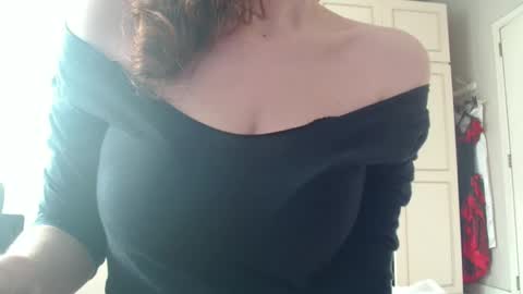 Snapshot of deessedivine chatting on February 8, 1:01 pm KamiDevi online show from February 8, 1:01 pm