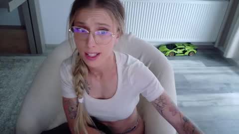 Snapshot of deidi_sweet chatting on October 3, 2:14 pm Di online show from October 3, 2:14 pm