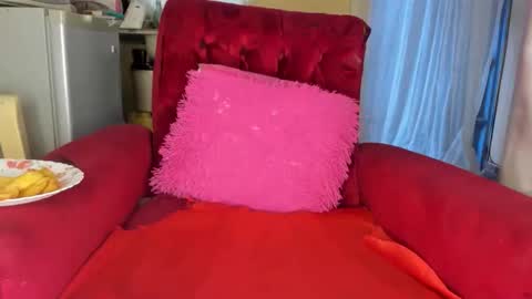 deli_la online show from March 1, 11:03 am