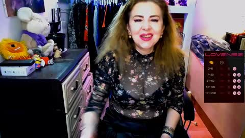 Delicacat online show from February 2, 8:30 pm