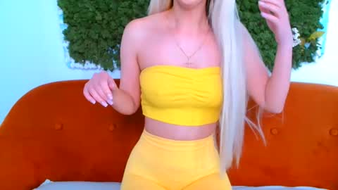 deliciaalove online show from February 24, 8:56 pm