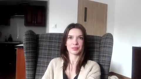 Snapshot of delightaurora chatting on February 3, 10:47 am Aurora online show from February 3, 10:47 am