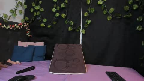 Delilah  online show from February 16, 10:41 pm