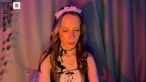 Della online show from March 12, 3:05 pm