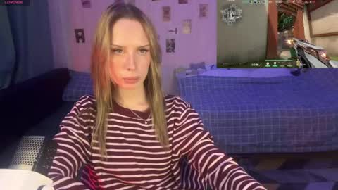 Della online show from April 29, 5:30 pm