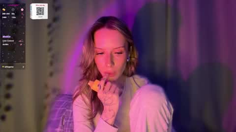 Della online show from March 17, 4:23 pm