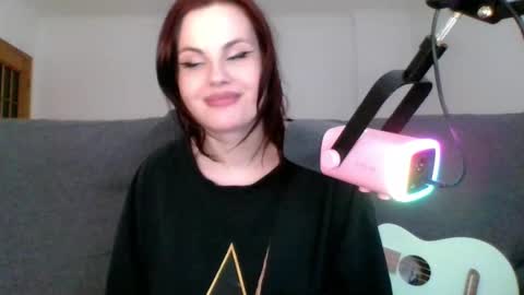 dellacrush_ online show from March 5, 8:42 pm