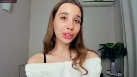 Eliza online show from April 30, 8:57 pm