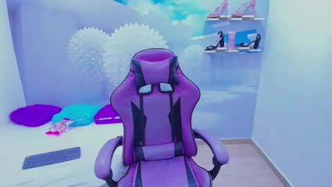 DEMI online show from November 12, 1:13 pm