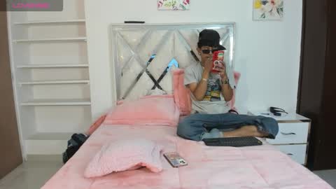 Snapshot of demiansalvatore chatting on September 22, 12:31 pm Demian and Salvatore online show from September 22, 12:31 pm