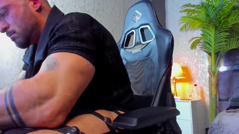 Snapshot of dennis_cox_ chatting on February 18, 2:38 pm dennis_cox_ online show from February 18, 2:38 pm
