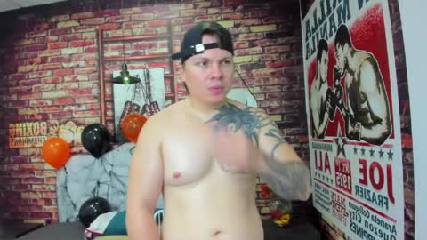 Snapshot of dereck_stonne chatting on October 22, 7:04 pm Dereck online show from October 22, 7:04 pm
