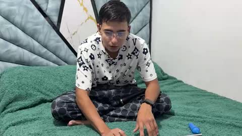 Dereck and Sophia online show from December 15, 3:24 am