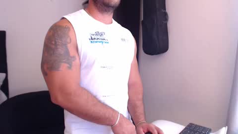 Snapshot of derek_group chatting on September 22, 3:05 pm Derek online show from September 22, 3:05 pm