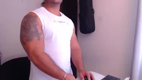 Snapshot of derek_group chatting on September 11, 1:23 pm Derek online show from September 11, 1:23 pm