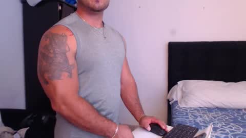 Snapshot of derek_group chatting on October 16, 2:49 pm Derek online show from October 16, 2:49 pm