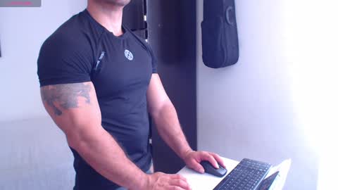 Snapshot of derek_group chatting on December 1, 4:32 pm Derek online show from December 1, 4:32 pm