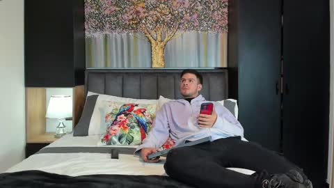 Snapshot of derek_hussain chatting on December 24, 11:33 pm Derek Hussain online show from December 24, 11:33 pm