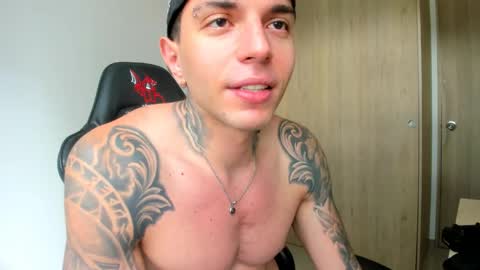 derekmuller11 online show from April 15, 7:58 pm