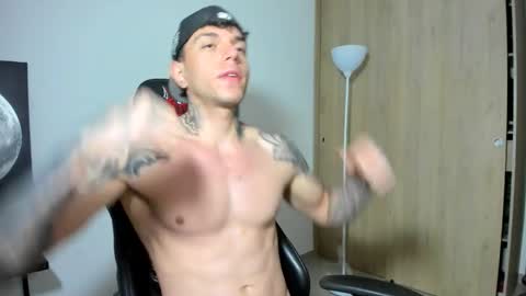 derekmuller11 online show from April 1, 12:22 am