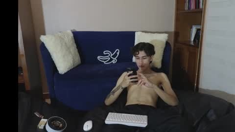 Derek online show from November 29, 11:12 pm