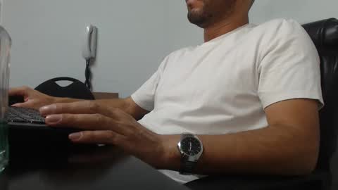     online show from December 6, 11:06 am