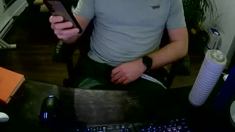 desdisdes online show from April 12, 11:53 pm