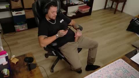 desertadventurer25 online show from February 11, 10:35 pm