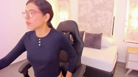 Snapshot of desireee_ chatting on September 16, 12:29 pm desire online show from September 16, 12:29 pm
