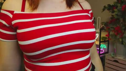 LAYLA online show from December 17, 8:10 am