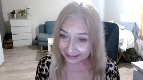Snapshot of desiresofia chatting on January 26, 2:41 pm S O F I A online show from January 26, 2:41 pm