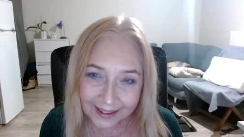 Snapshot of desiresofia chatting on January 31, 2:49 pm S O F I A online show from January 31, 2:49 pm