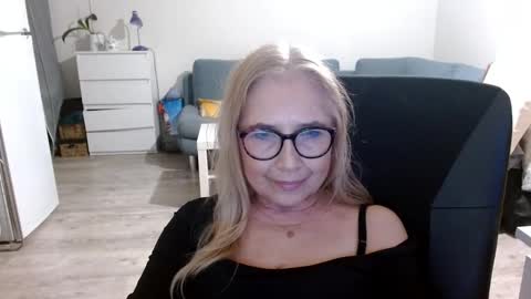 Snapshot of desiresofia chatting on February 13, 6:26 pm S O F I A online show from February 13, 6:26 pm