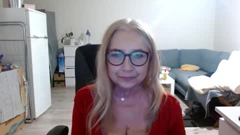 Snapshot of desiresofia chatting on February 19, 6:10 pm S O F I A online show from February 19, 6:10 pm
