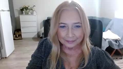 Snapshot of desiresofia chatting on January 22, 7:46 am S O F I A online show from January 22, 7:46 am