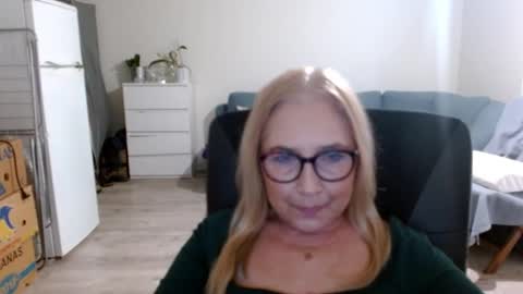 Snapshot of desiresofia chatting on January 29, 7:46 am S O F I A online show from January 29, 7:46 am