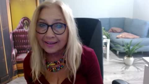 Snapshot of desiresofia chatting on September 30, 2:05 pm S O F I A online show from September 30, 2:05 pm
