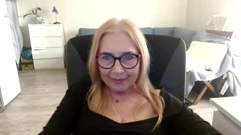 Snapshot of desiresofia chatting on February 9, 2:40 pm S O F I A online show from February 9, 2:40 pm