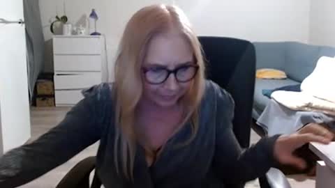 Snapshot of desiresofia chatting on February 22, 6:08 pm S O F I A online show from February 22, 6:08 pm