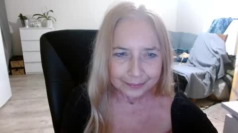Snapshot of desiresofia chatting on January 13, 6:16 pm S O F I A online show from January 13, 6:16 pm