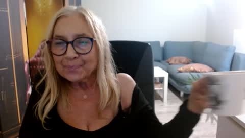 Snapshot of desiresofia chatting on September 18, 2:54 pm S O F I A online show from September 18, 2:54 pm