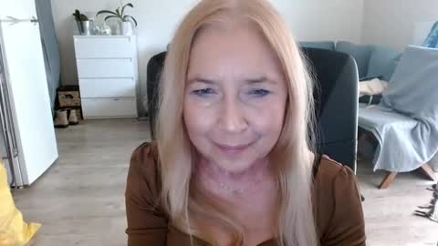 Snapshot of desiresofia chatting on January 14, 10:59 am S O F I A online show from January 14, 10:59 am