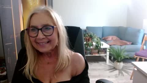 Snapshot of desiresofia chatting on September 15, 2:40 pm S O F I A online show from September 15, 2:40 pm