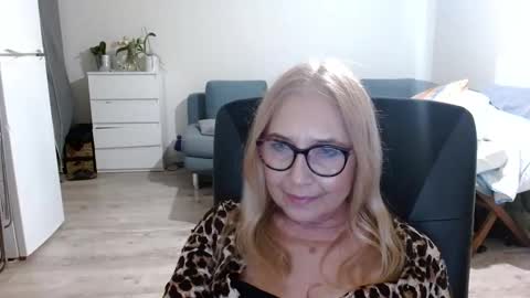 Snapshot of desiresofia chatting on January 27, 2:57 pm S O F I A online show from January 27, 2:57 pm