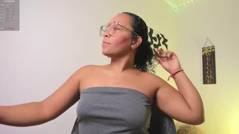 Snapshot of desty_y chatting on September 21, 7:23 am desty_y online show from September 21, 7:23 am