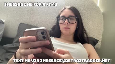 detroitbaddie online show from December 1, 5:00 pm