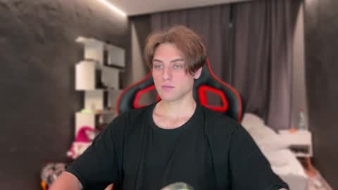 devilnut1 online show from November 15, 6:37 am