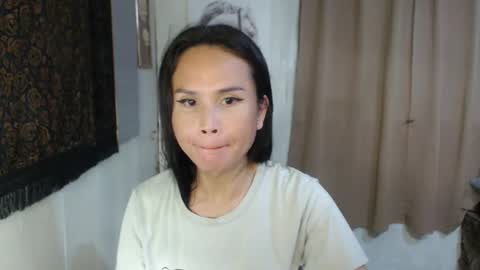 Snapshot of devine_g chatting on December 3, 3:04 am Igat online show from December 3, 3:04 am